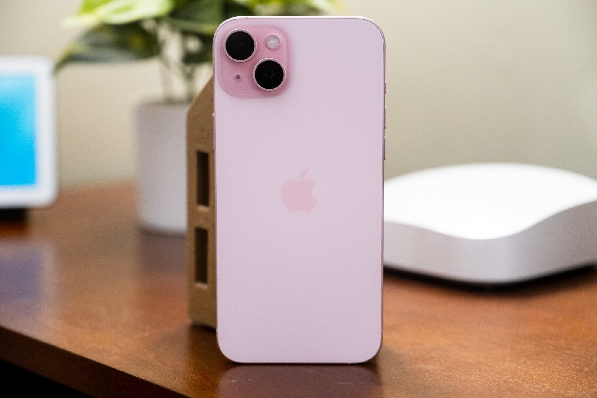iPhone 15 Plus màu Hồng có giá từ 27 - 36 triệu đồng